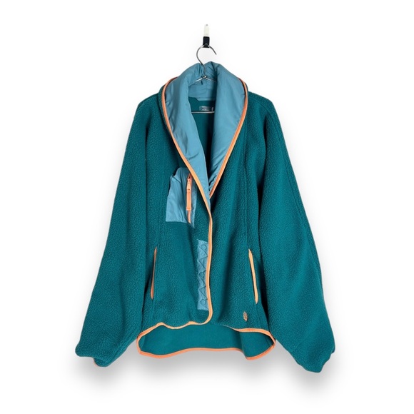 NWOT Free People ‘Hit the Slopes’ Fleece Shawl Jacket in Teal - Picture 4 of 11